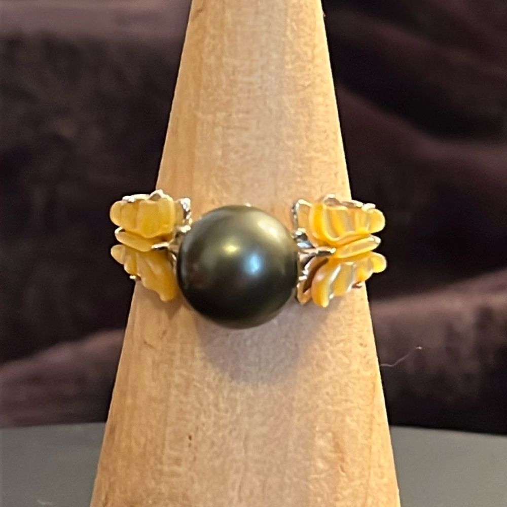 NWT TAHITIAN CULTURED PEARL 11-12mm, YELLOW MOTHER OF PEARL BUTTERFLY RING 10